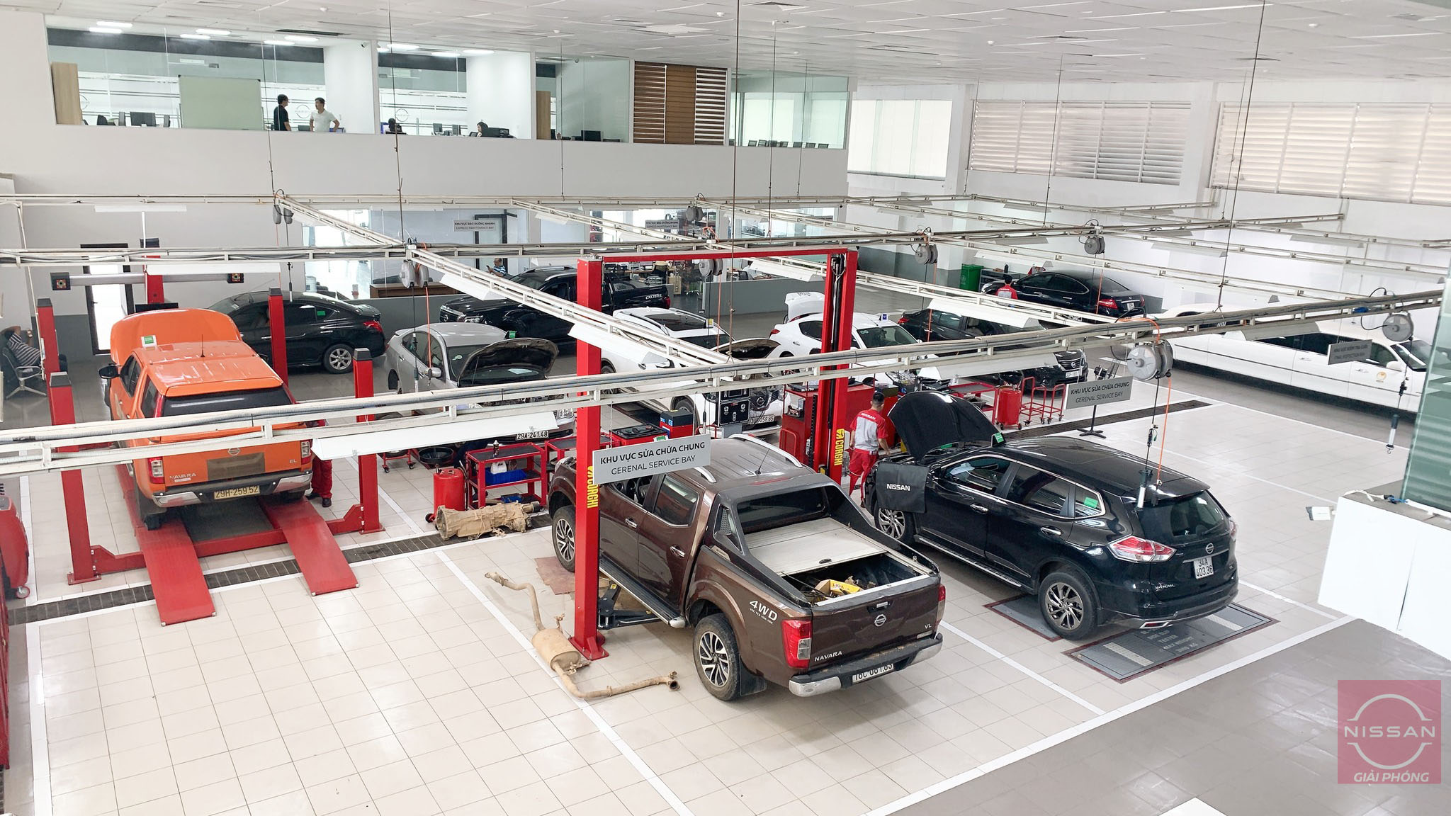 Gara sửa xe ô tô tại Hà Nội: Hình ảnh này sẽ giới thiệu cho bạn các địa điểm sửa chữa xe ô tô tại Hà Nội với chất lượng dịch vụ tốt nhất và giá cả hợp lý nhất.